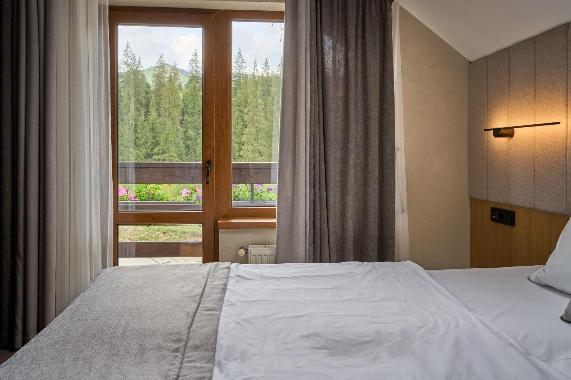 Hotel Vedmezhyi Dvir Bukovel Exterior foto